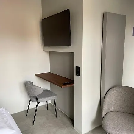 Mons Am Goetheplatz Hotel