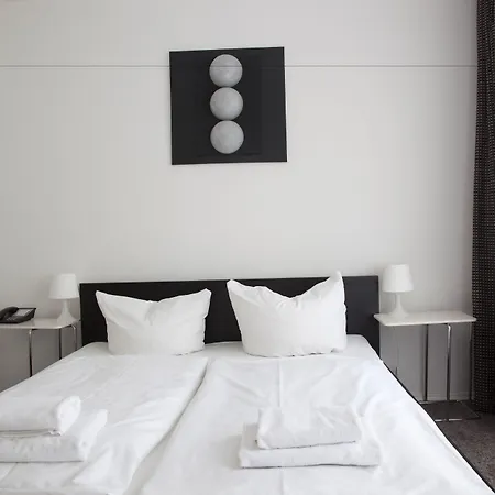 Mons Am Goetheplatz Hotel 2*