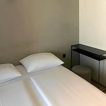 Mons Am Goetheplatz Hotel