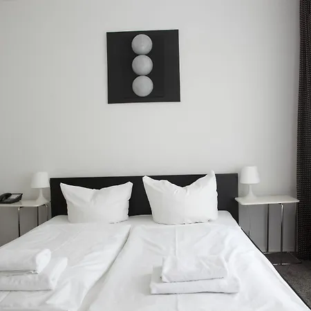 Mons Am Goetheplatz Hotel